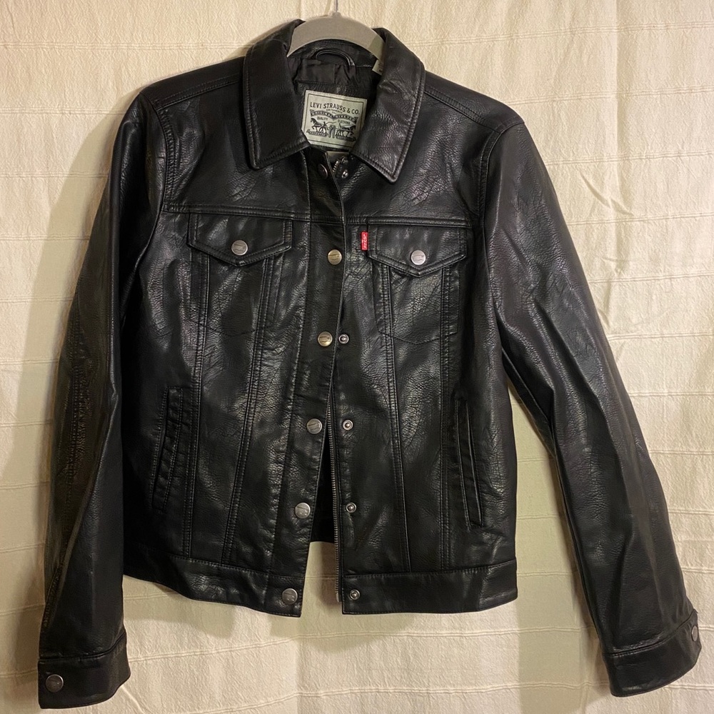 Levi’s Faux Leather Trucker Jacket - Women’s Medium in Black - Denim Jacket Cut